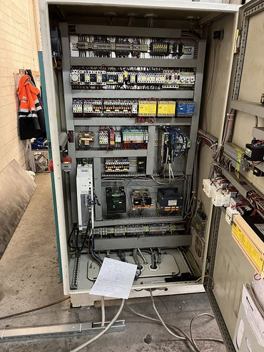 #ehp #serviceistmehralsreparieren #umbau #retrofit #nachrüstung #sicherheitstechnik #steueurng #gesenkbiegepresse #elgo #schaltschrank #technik #elektrik